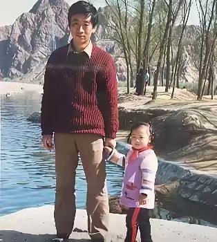 《老舅》的原型人物就是孔二狗的老舅，能把自己的舅舅拍成电视剧来缅怀他，这世上最酷