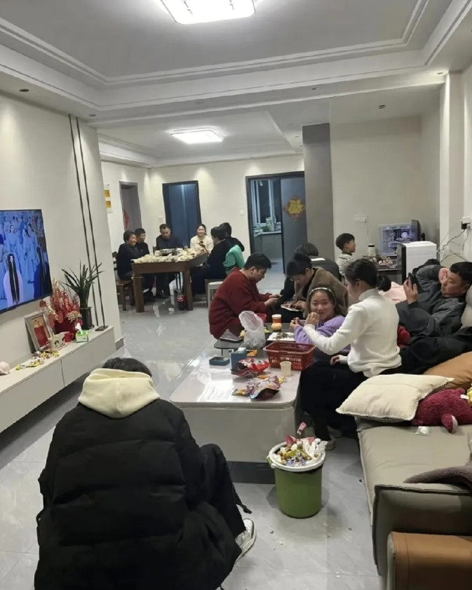 我表姐这次来武汉玩，简直把没边界感三个字写脑门上了！！五一他们一家五口说来找我，