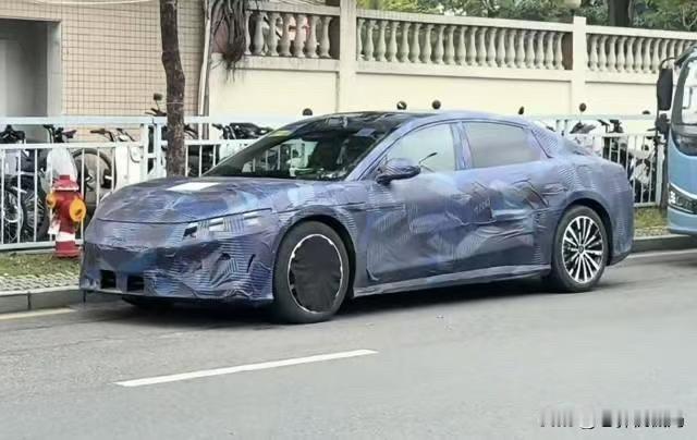 忽然有点儿看不太懂BYD的操作了，方程豹竟然也出轿车了...大概率是纯电的中大型