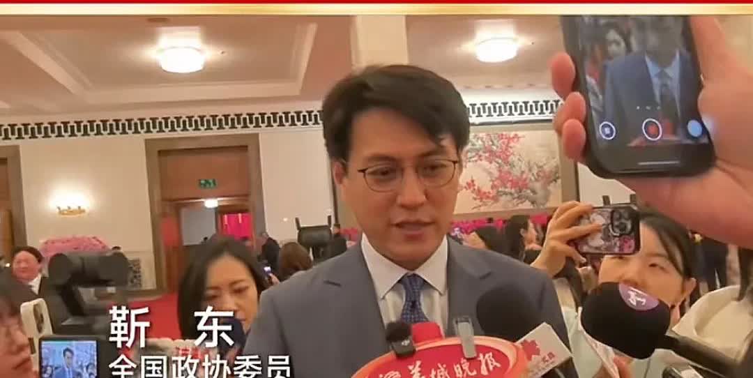 靳东被媒体问震惊！媒体：“您会考虑出演哪吒这样的动画片吗？”靳东听到提问