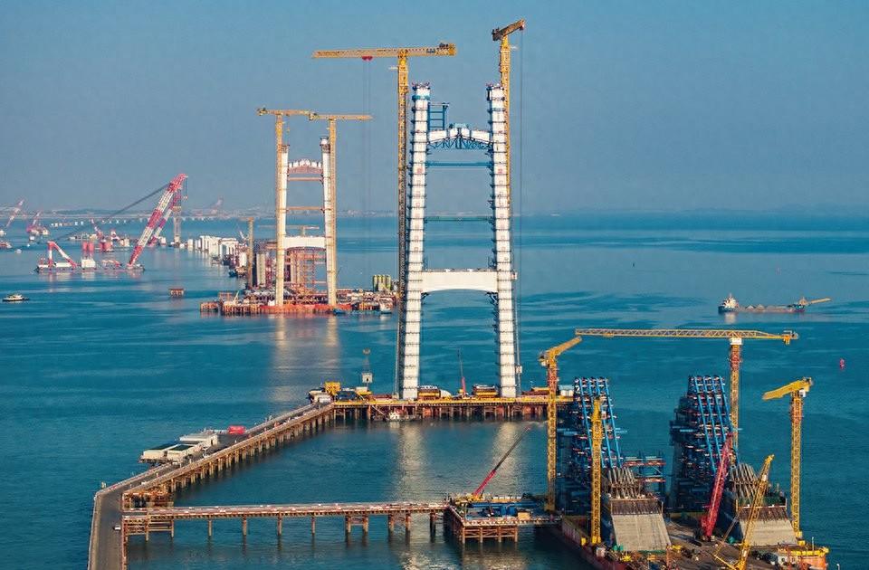 当厦金大桥在台湾海峡上一米一米往前拱，美国彻底坐不住了。虽然这座造价370亿的