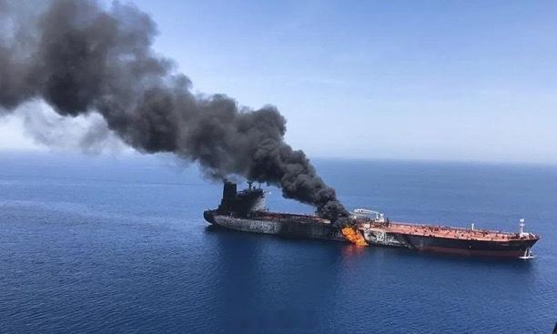 突发：美国海军上将称伊朗海军使用巡航导弹针对商业船只和美国军舰。美舰在霍尔木兹海