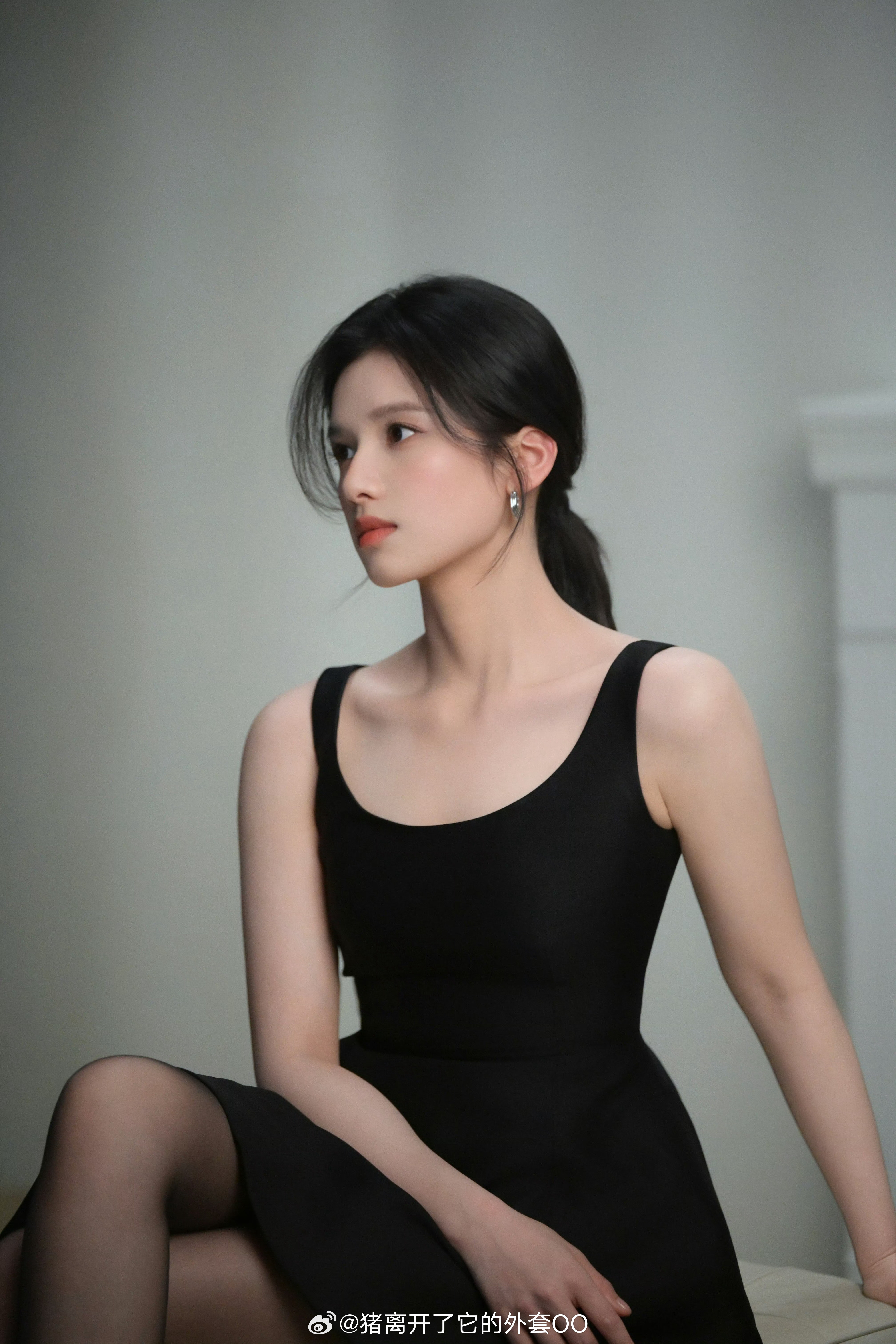 张婧仪最新商务大片花絮，温柔优雅知性的美！！