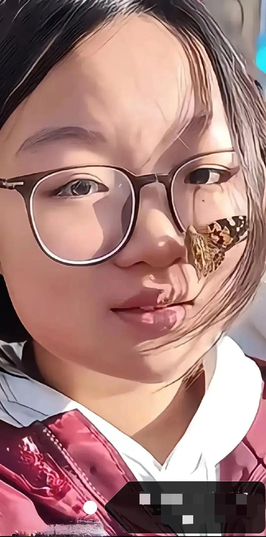 泪目了，女儿在学校举行成人礼时，突然一只蝴蝶飞到她鼻尖上，女儿问妈妈？是不是离世