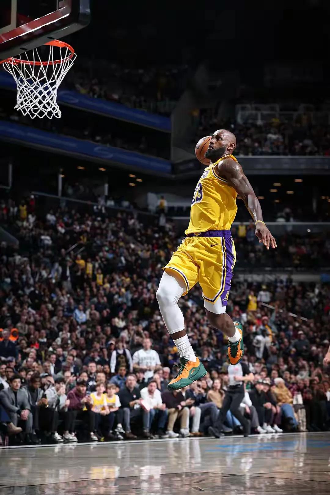 2比0不算什么！因为我们永远相信那个人！当皮尔斯认为湖人队是西部都想捏的软柿子