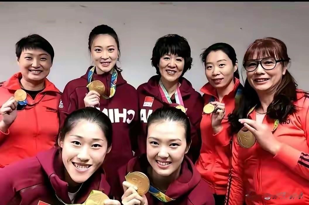 1. 杨昊（2004年雅典奥运冠军）​2. 惠若琪（2016年里约奥运冠军）