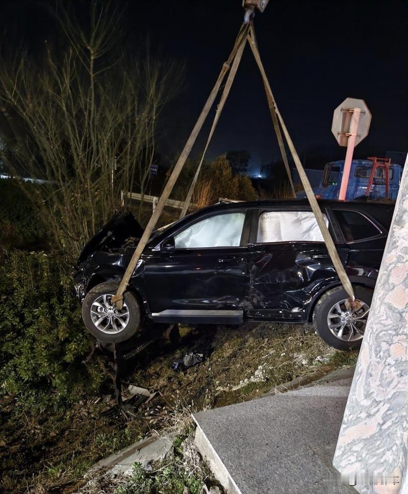 买车除了看价格后的第一件事就是考虑汽车的安全性。开车上路不要总觉得事不会发生在