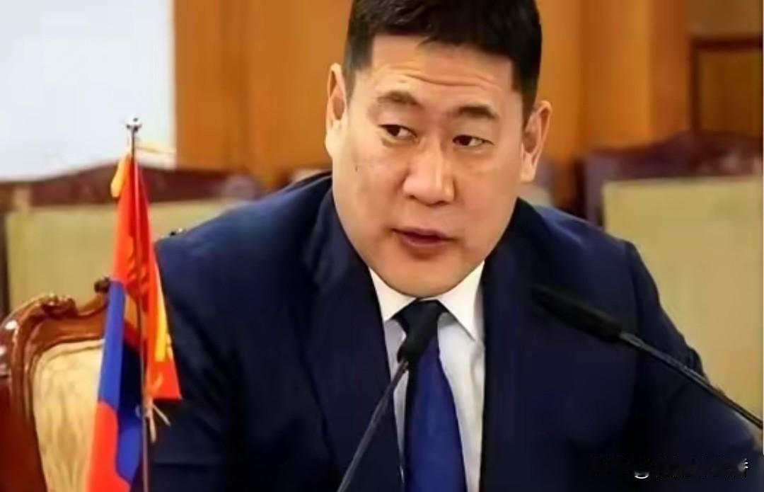 蒙古国网友灵魂拷问火了：同一片草原为何活成两个世界？近日，一位蒙古