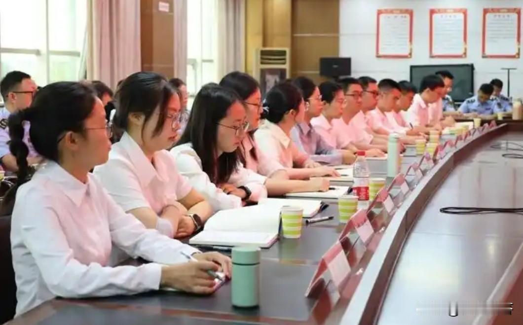 都说参公人员是公务员编制，其实不是的，参公人员和公务员的编制性质不同，参公人员是