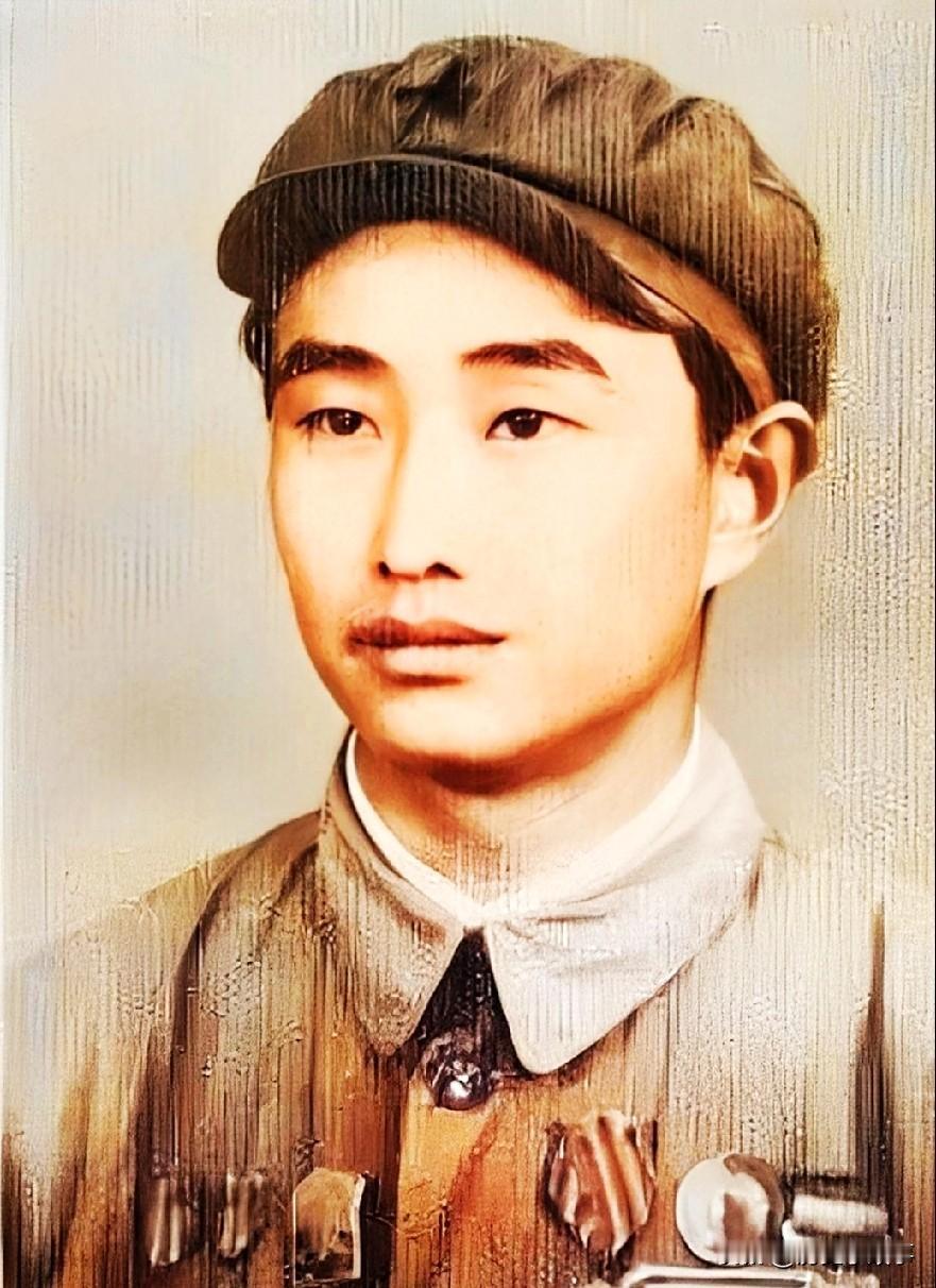 1943年，一名小兵炸日军炮楼，却把炸药包放错了位置，引爆之后，日军的炮楼纹丝不