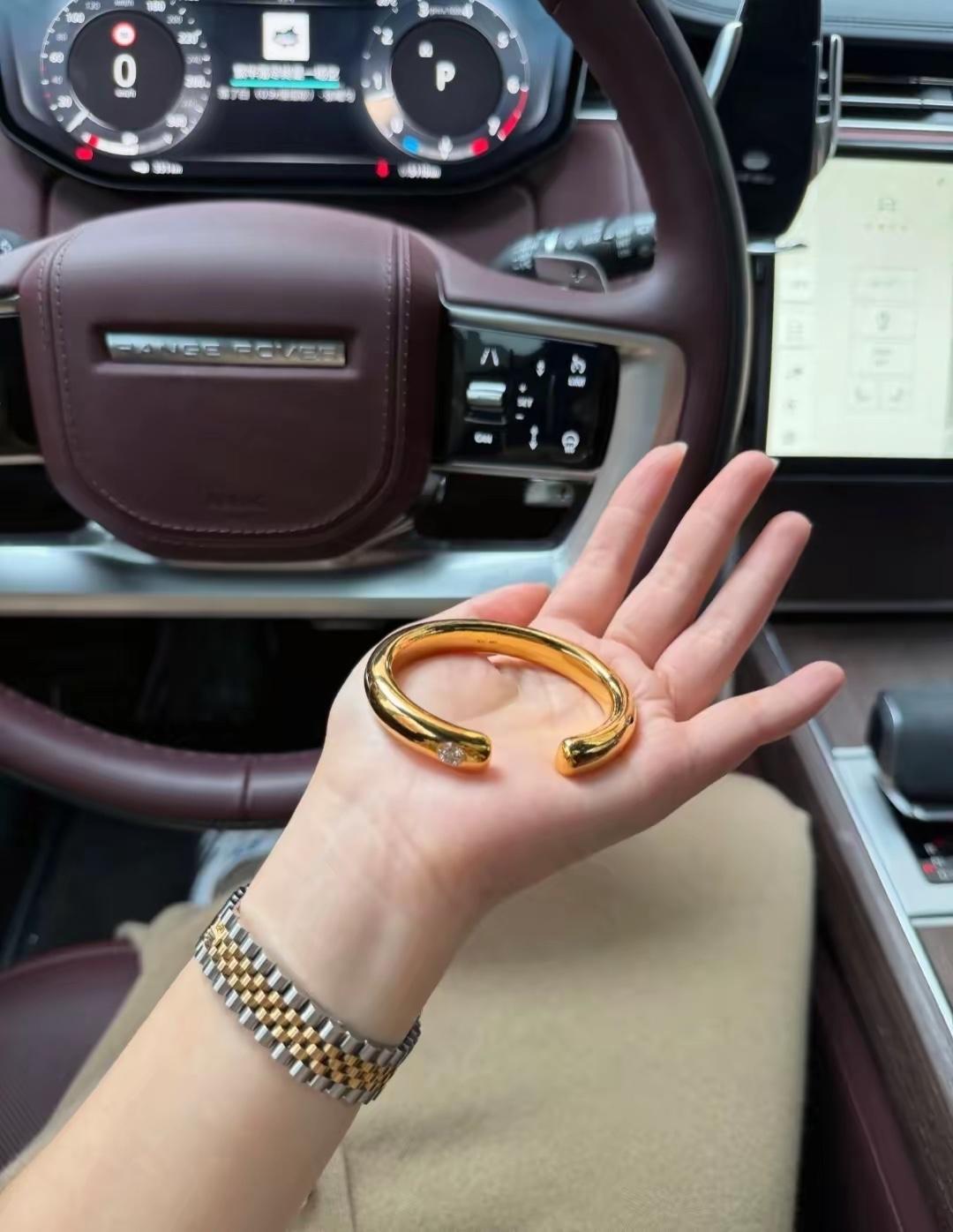 12月4日，金价估计已经失控了！不是因为金价又跌了，而是各大金店又开始没人了