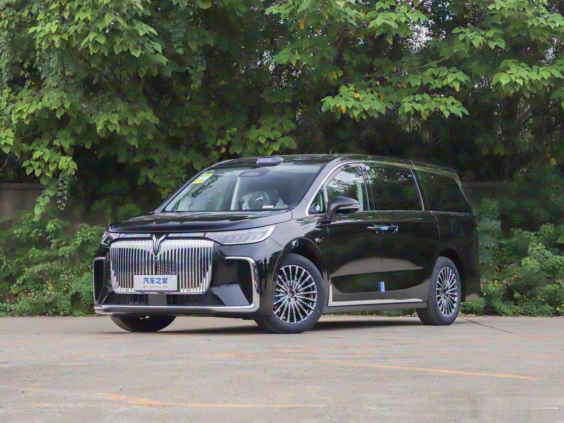 最近不是一直在看MPV嘛，最终决赛圈暂定梦想家和腾势D9。更钟意岚图梦想家一些，