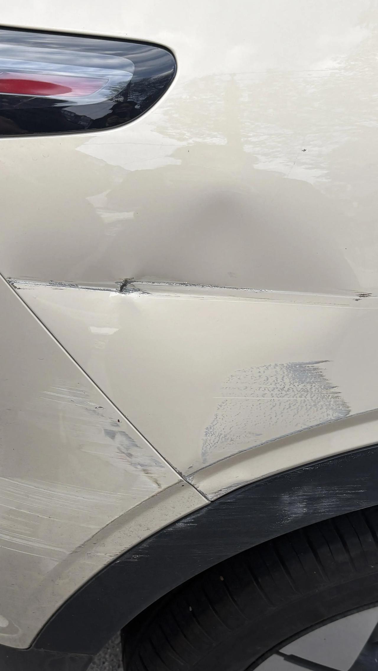 又被肇事逃逸的认定上了一课我车停在那，这个司机蹭完我车开走了。我原以为他会被认