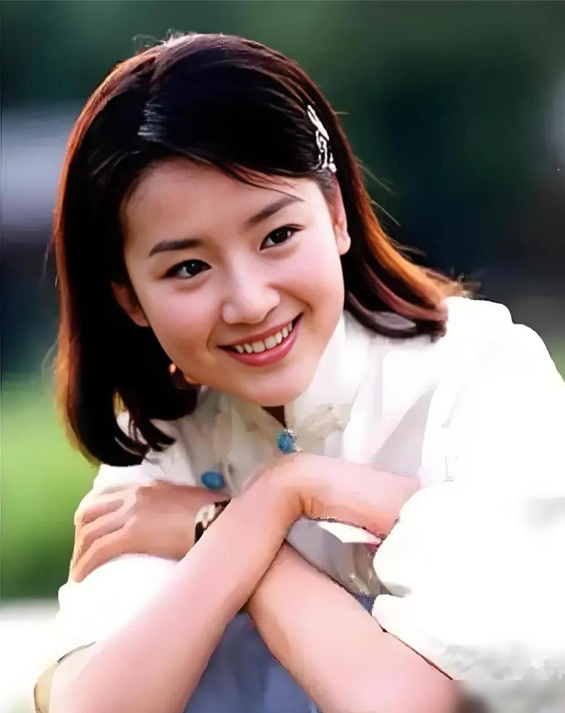 《金粉世家》原著小楼失火后燕西的表现让人失望至极。剧版里，清秋独居的旧楼失火，燕