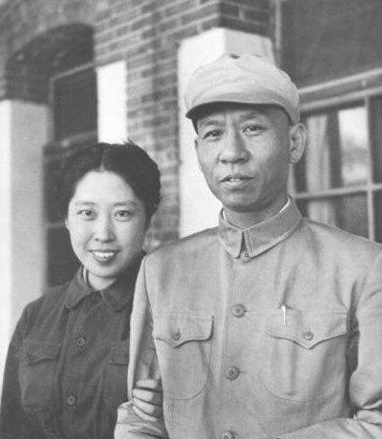 1955年授衔时，有一个广为流传的故事——毛主席不想要“大元帅”军衔，还问刘少奇