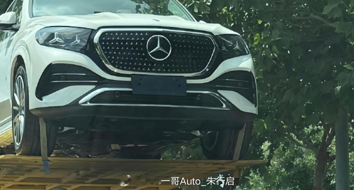 奔驰GLE L的长轴版无伪装照亮相 尾部感觉有一股奔驰GLB的味道 整...
