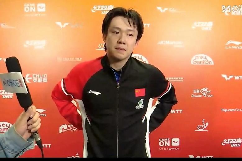 王楚钦赛后面对镜头，眼睛红红的，仿佛要哭出来了。本人猜测：王楚钦内心想