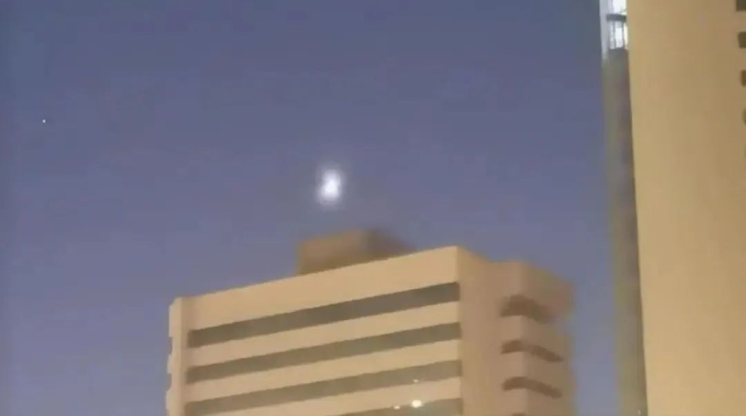 #揭秘新疆夜空不明飞行物#【新疆夜空不明飞行物是什么？揭秘来了】#新疆夜空不明飞
