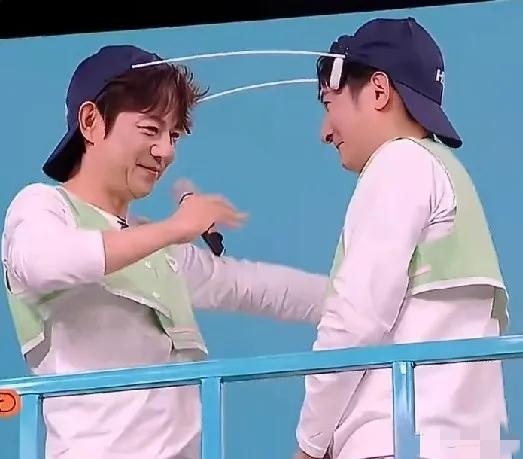 家人们谁懂啊！深夜刷到何老师直接破防了😭3月28号直接把热搜焊死，一向情