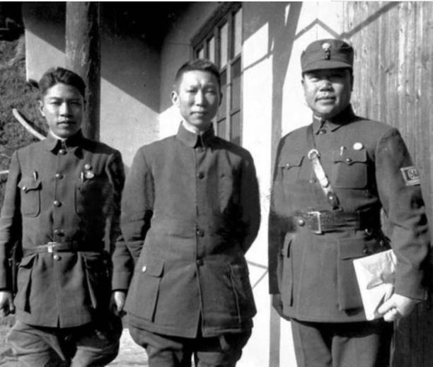 1950年，海南岛战役，我军两路并进连战连捷，韩先楚却突然敏锐察觉：“不对劲，薛