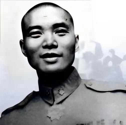 1933年，沈醉发现组员胡继业向日本人出卖情报，报告戴笠后，戴笠命令他亲手处决