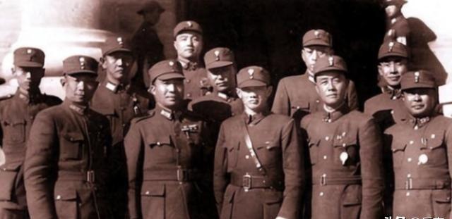 1947年，74师在战斗中全军覆没，副师长邱维达赶到孟良崮战场，看到战士们的尸体