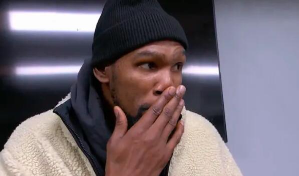 NBA常规赛，火箭122-115击败雄鹿。赛后火箭球员凯文-杜兰特接受了记者采