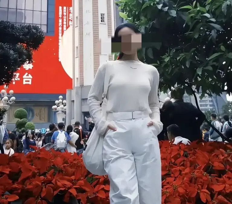 三亚被蛇咬去世女子被拖延致死，预测下三方责任。责任最大的应该是三亚中心医院：