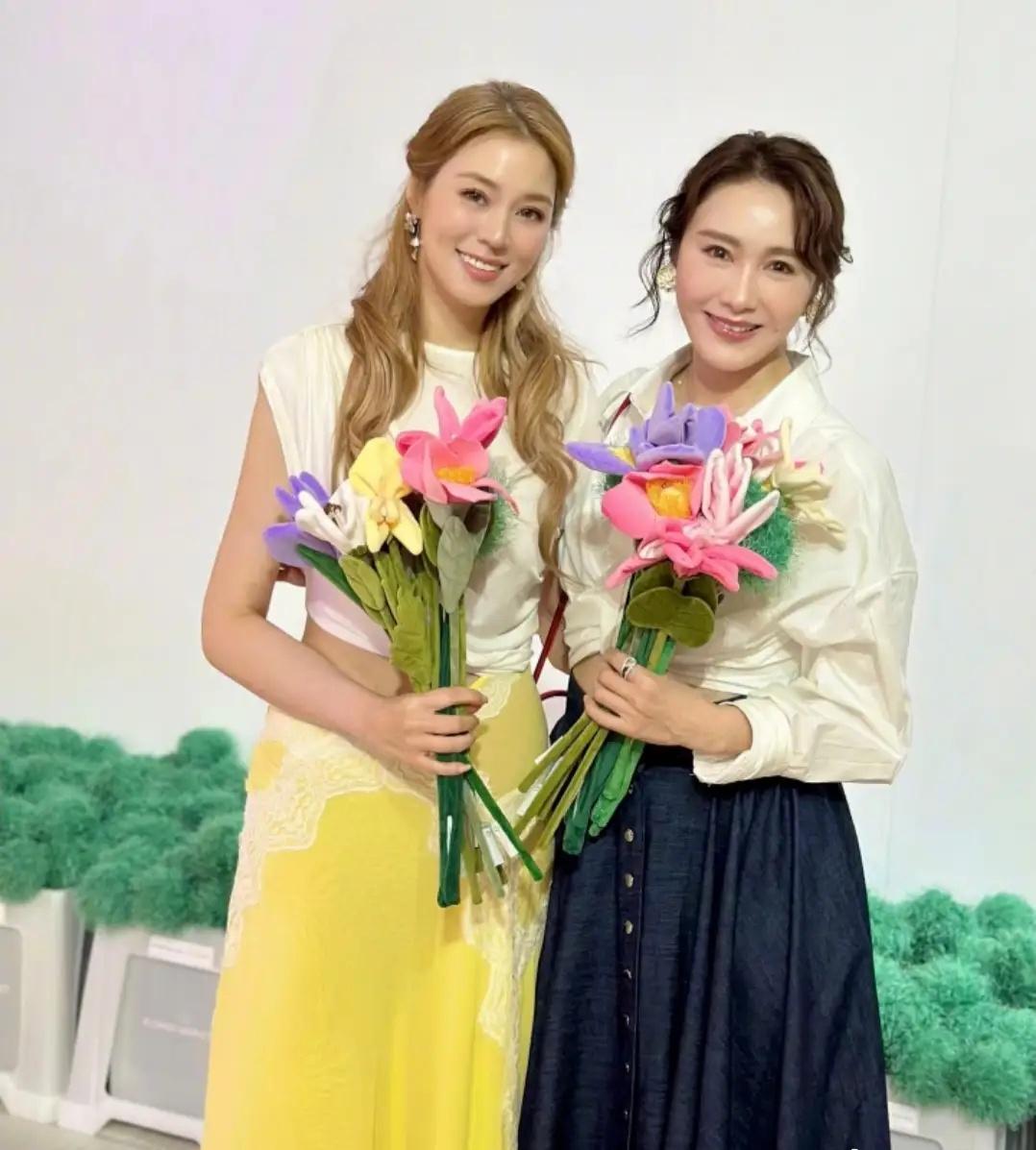 40岁汪圆圆与汪诗诗出席晚宴，打扮好低调，嫁蔡加赞生三孩很幸福！！！！​​​