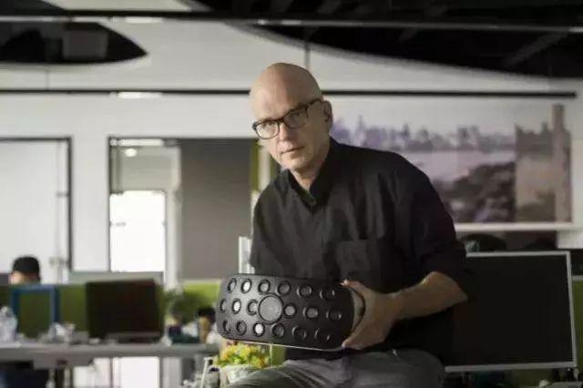 2016年，当美国顶尖光学专家戴维·布拉迪带着被军方砍掉的“十亿像素”梦来到中国