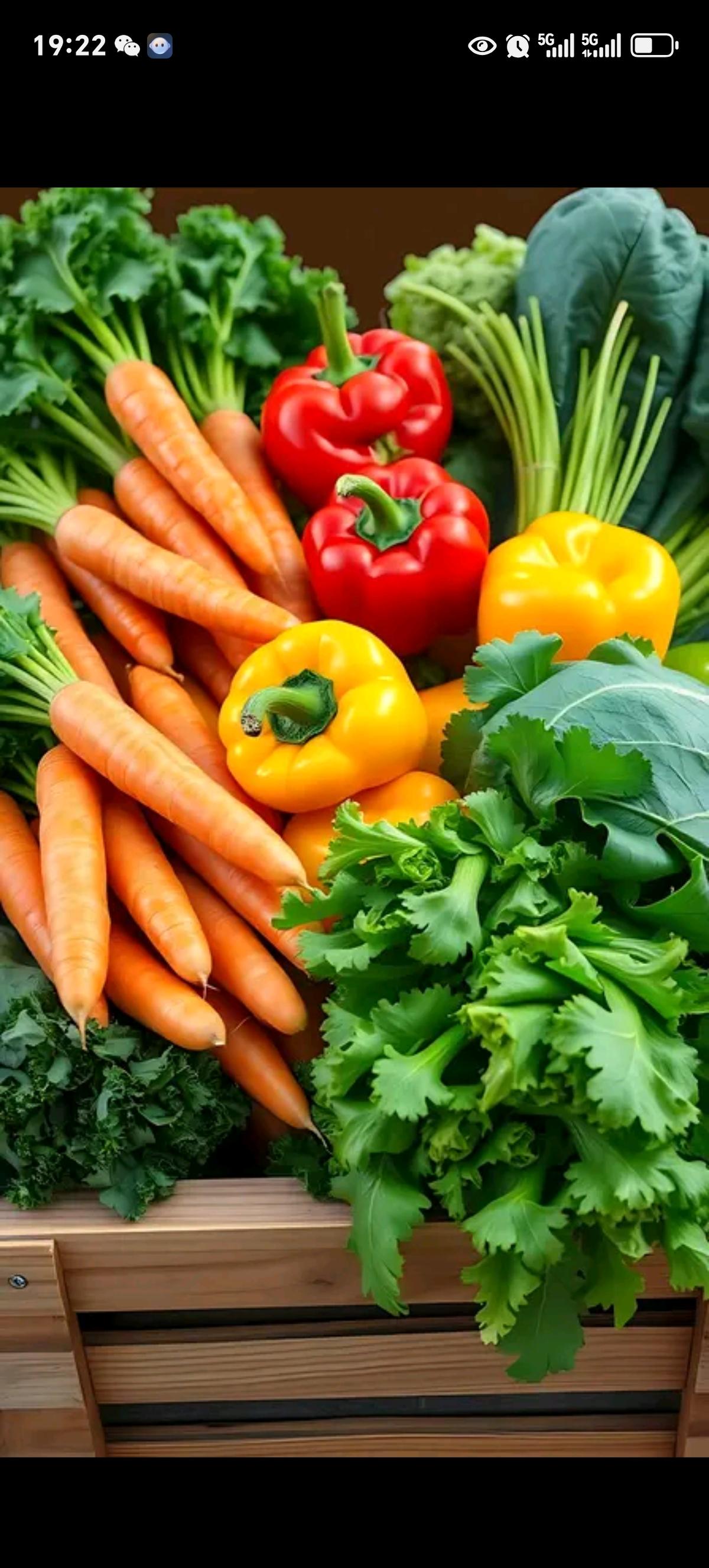 我喜欢菜市场的烟火味，那种混杂着新鲜蔬果、海鲜、肉香和人声的味道，带着生活的真实