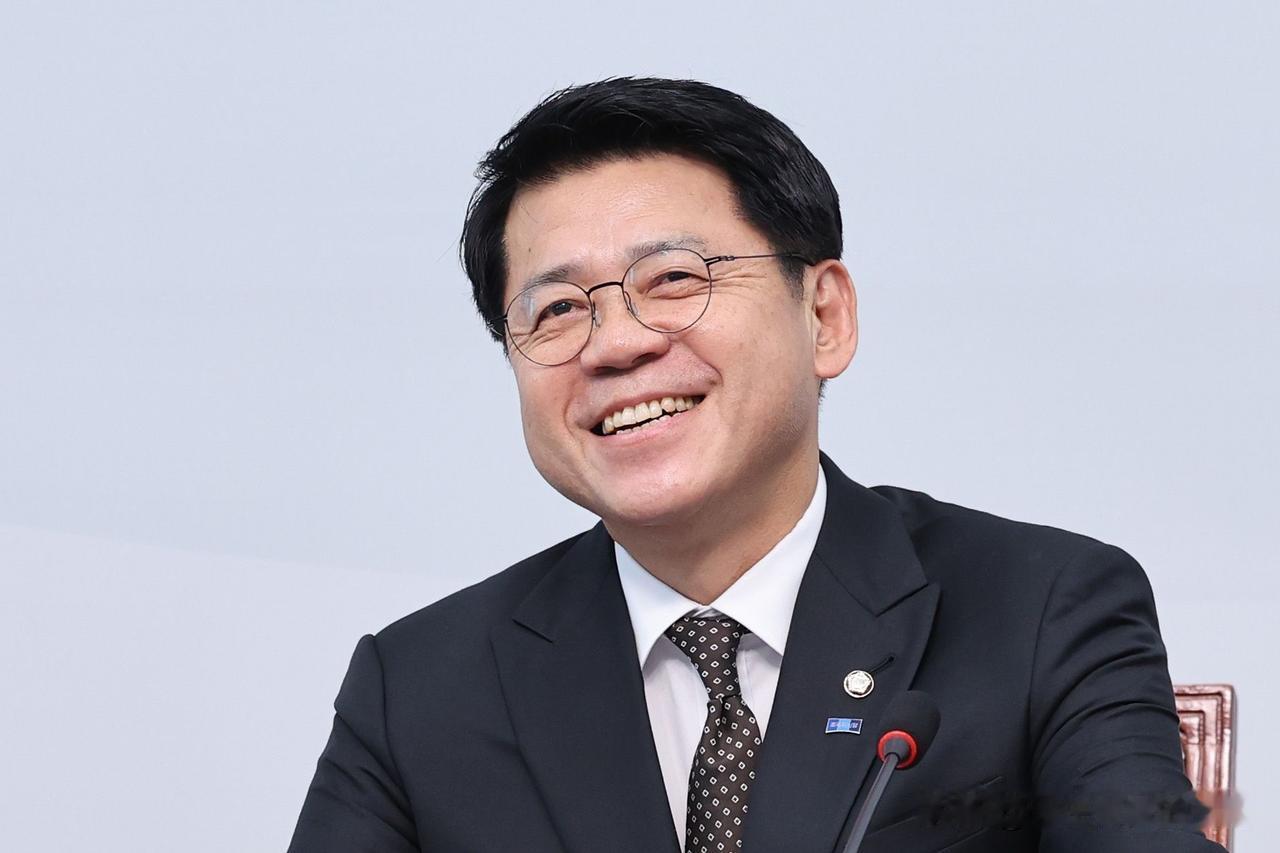 6月16日，韩国祖国革新党完成院内领导层换届，资深政客金俊亨在议员大会中无对手、