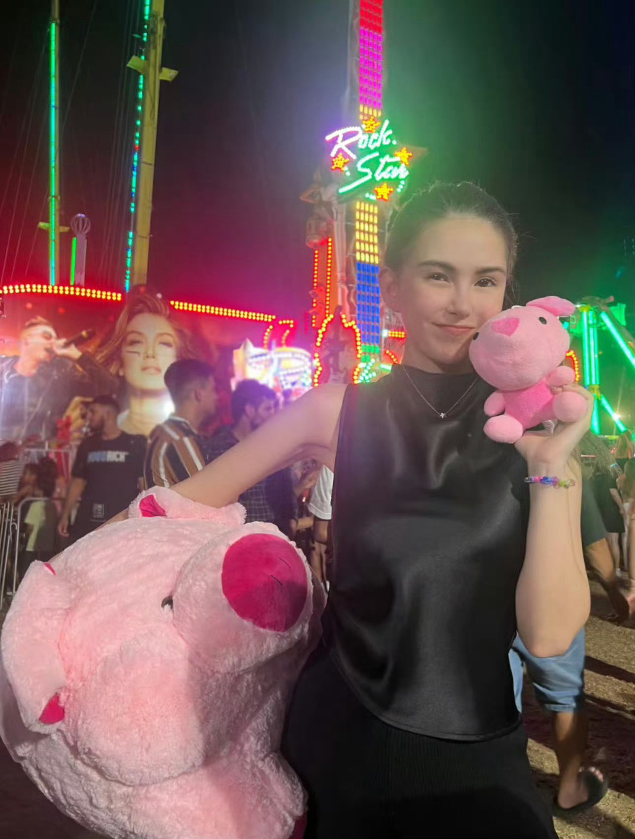 和喜欢的人一起逛夜市真的好开心啊