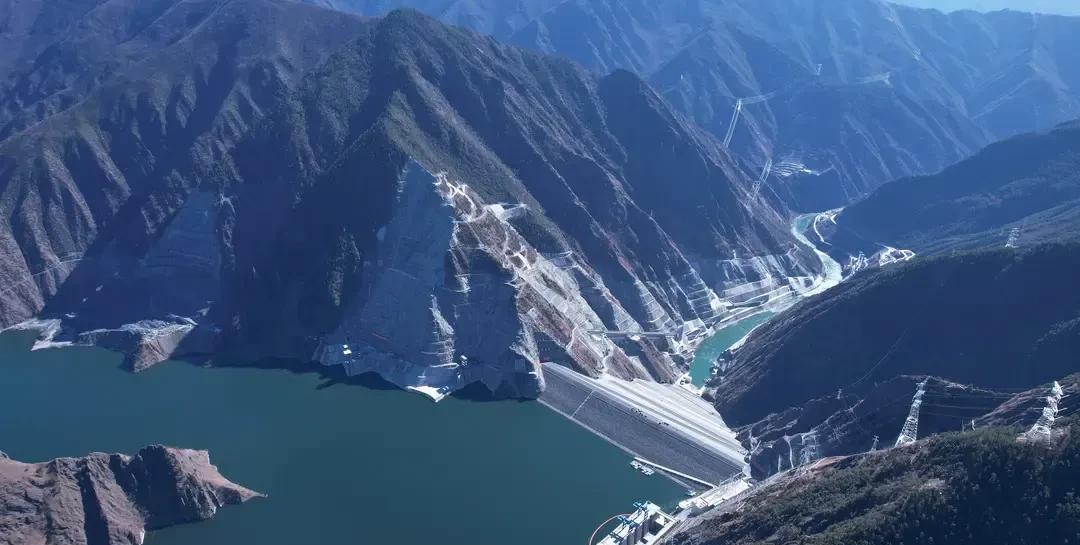 雅江水电站对中国的影响：1、清洁能源供应保障2、电网稳定性保障3、促进西藏