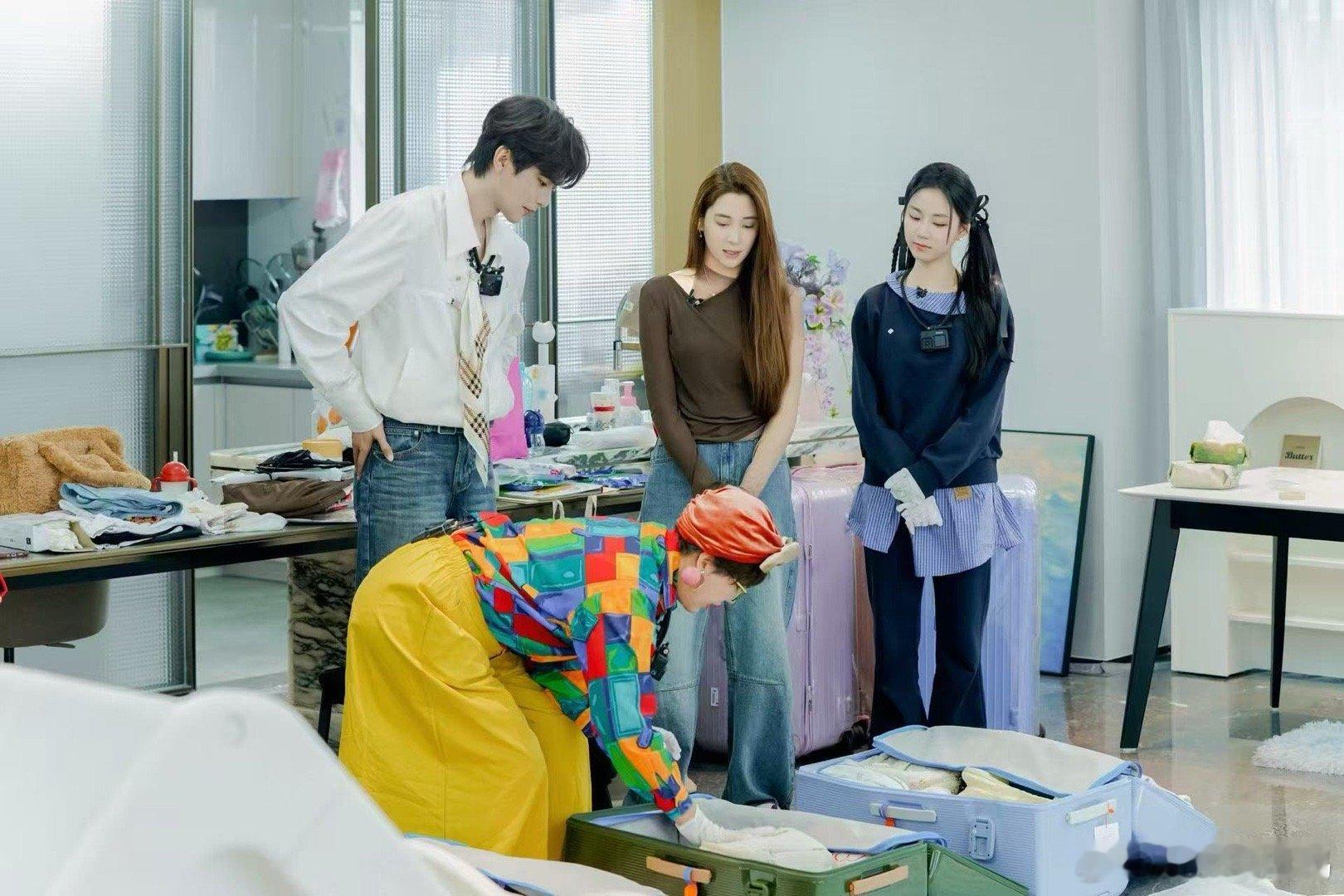 陈数说“旅行教会我，接受不完美才是完美”，很有哲理的发言，后劲里全是通透。花少团