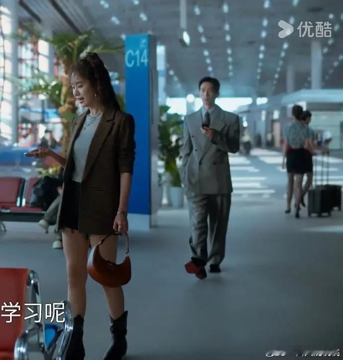 胡巴妈比例是不是不太好，远景有点搞笑了近景还不错​​​