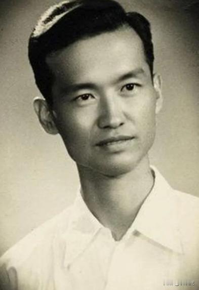 1947年，国军少校被俘，连长正要审问，他摇了摇头，说：“同志，你级别太低，不用