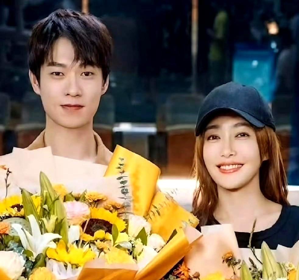 都说秦岚和魏大勋早就掰了，成年人玩完就散。可偏偏，这俩人从来没承认开始，却一次