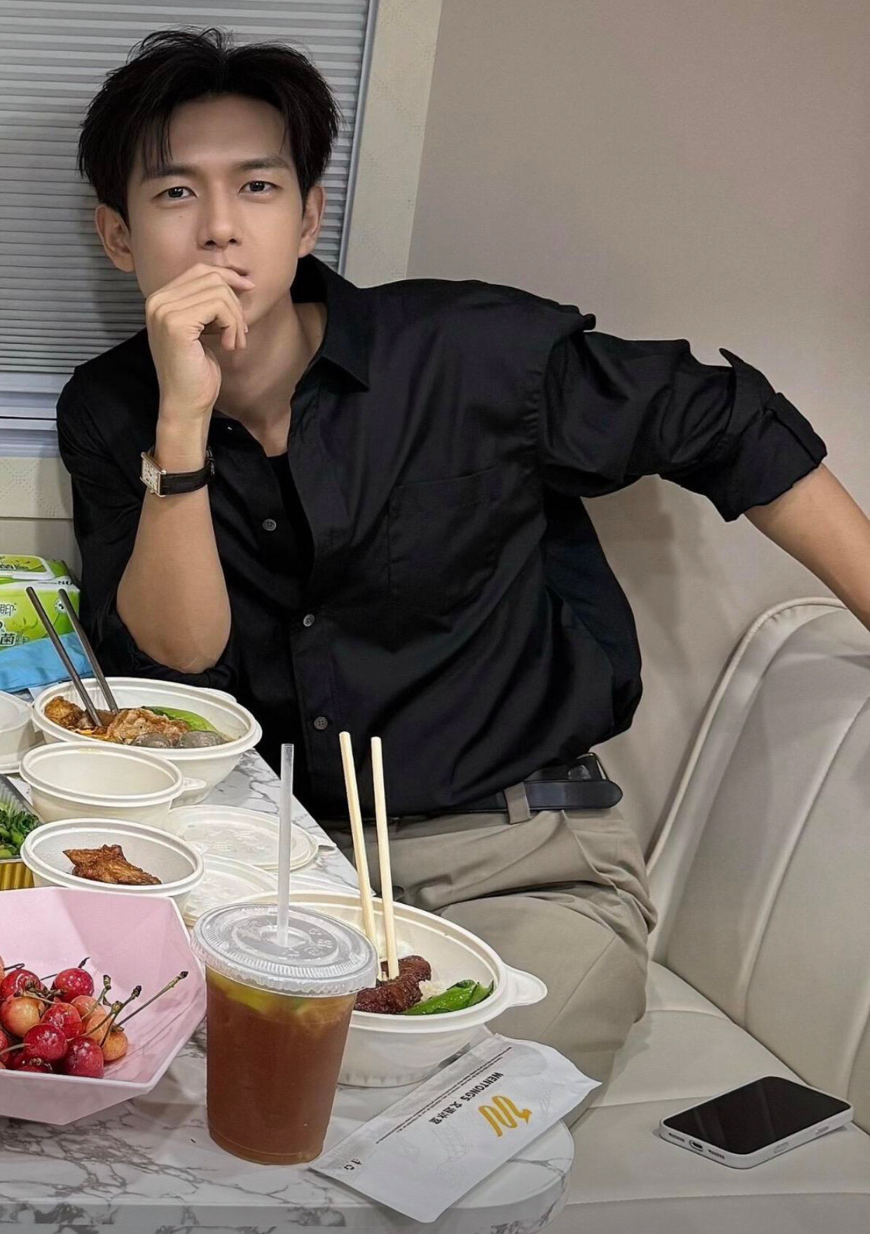 明星吃的饭都这么素的吗？但不得不说李现这张好帅啊