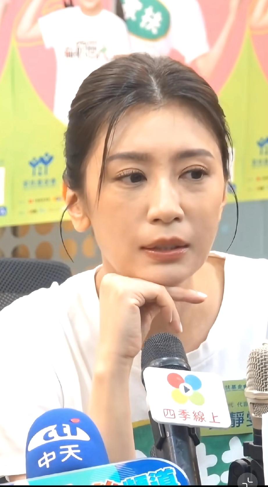 明眼人都知道，贾静雯现在就是哑巴吃黄连，有苦说不出！本来二婚找了个小老公