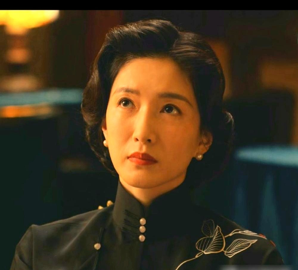 冯绍峰押着娜扎去威胁欧豪，自以为死死捏住了对手的软肋，结果手里拽着的“柔弱人质”，竟是军统最狠的财神