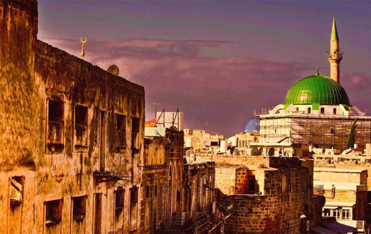 “以色列”原文希伯来语意为“上帝胜过”或“与神较力”。宗教故事中因雅各抓住神，改