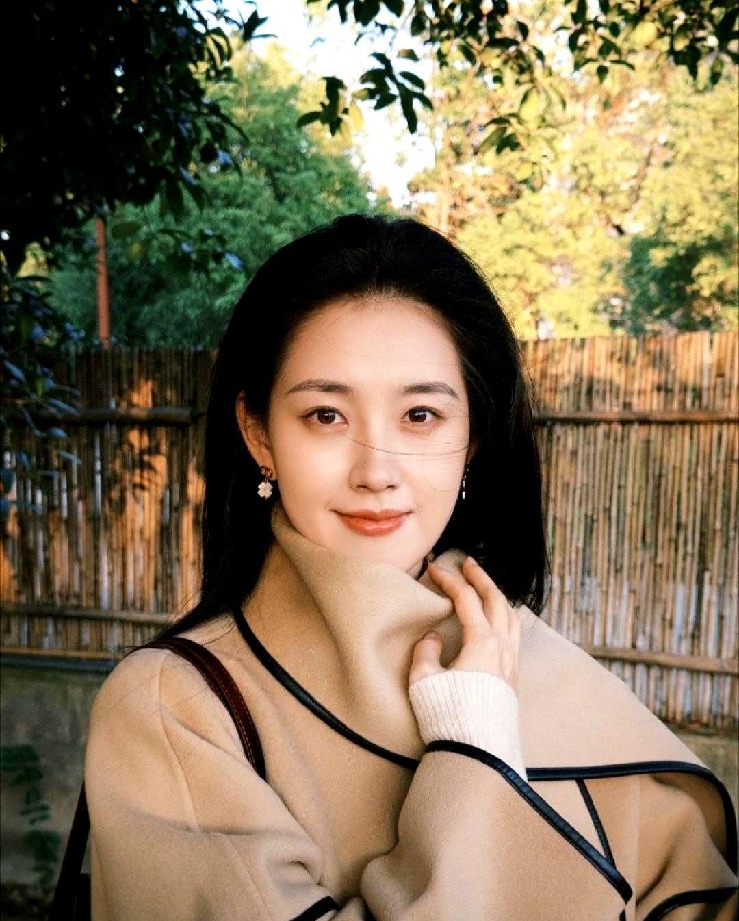 《盛夏芬德拉》45天给俩主演分了1600万，平台再啃2000万，18天30亿播放