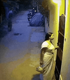 公老虎，碰到母老虎了，老虎怕了。[捂脸哭][捂脸哭]