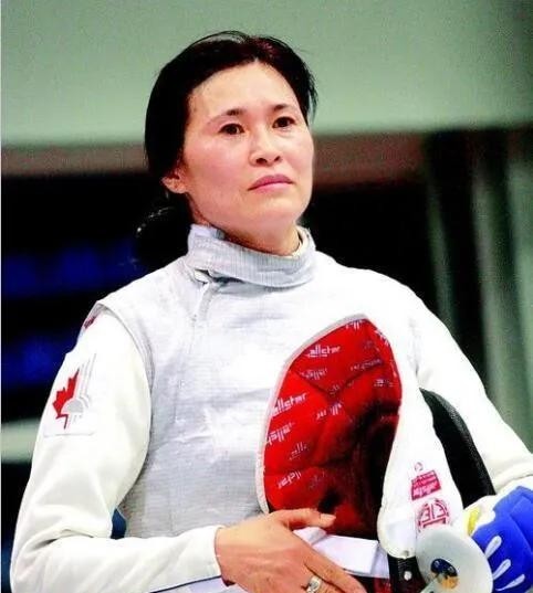 亚洲第一剑栾菊杰，在1984年的洛杉矶奥运会上，拿到了击剑冠军，一转身，她就改了