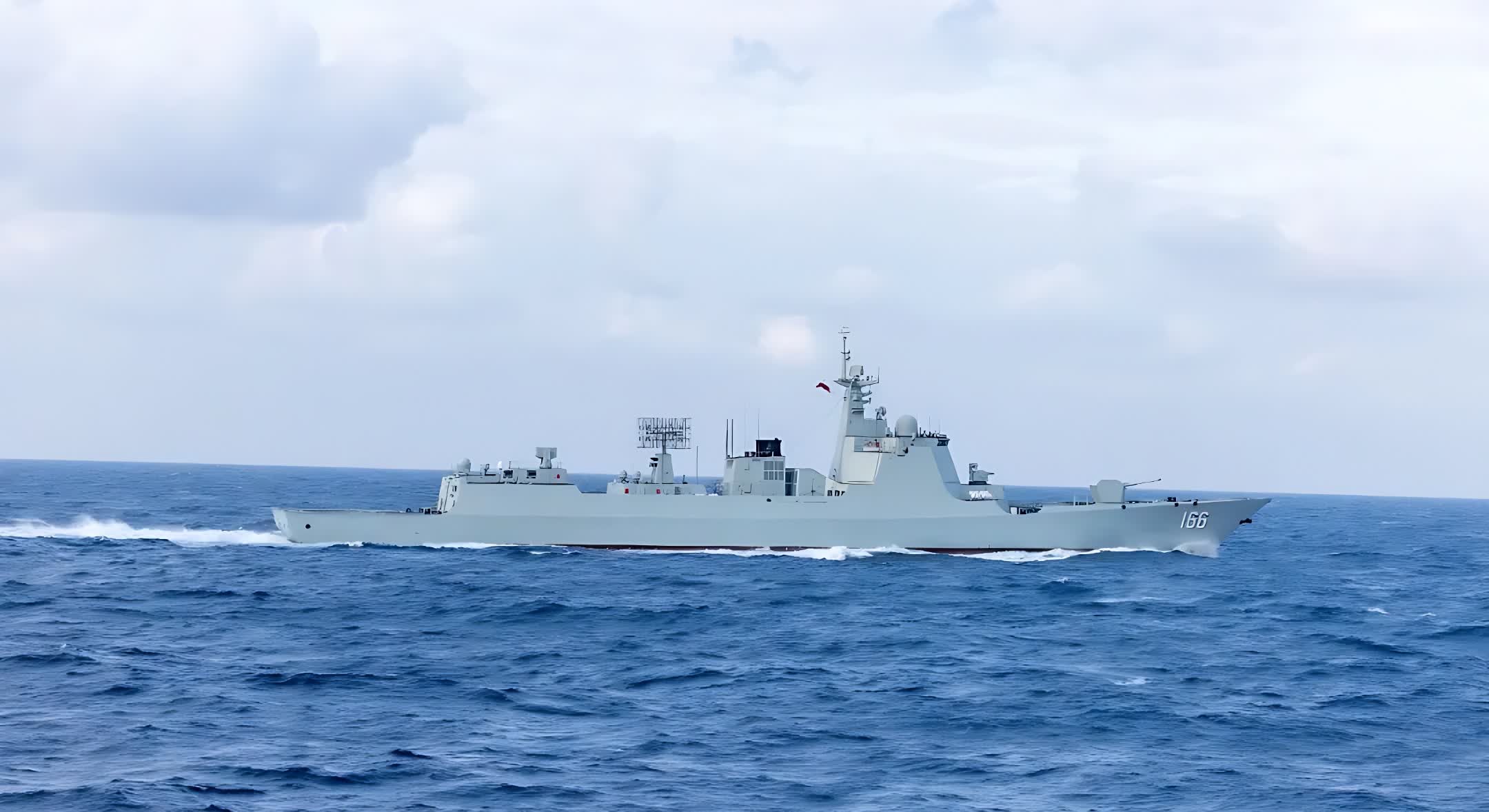 新批次052D“渭南舰”服役后再次公开露面，这次画面更清晰！根据“中国军