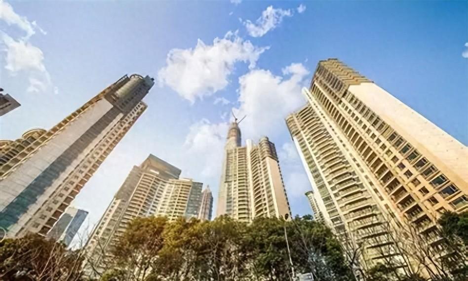 说句大实话，2027年房价如果真这么跌下去，最惨的不是炒房客。那些人的钱本来就