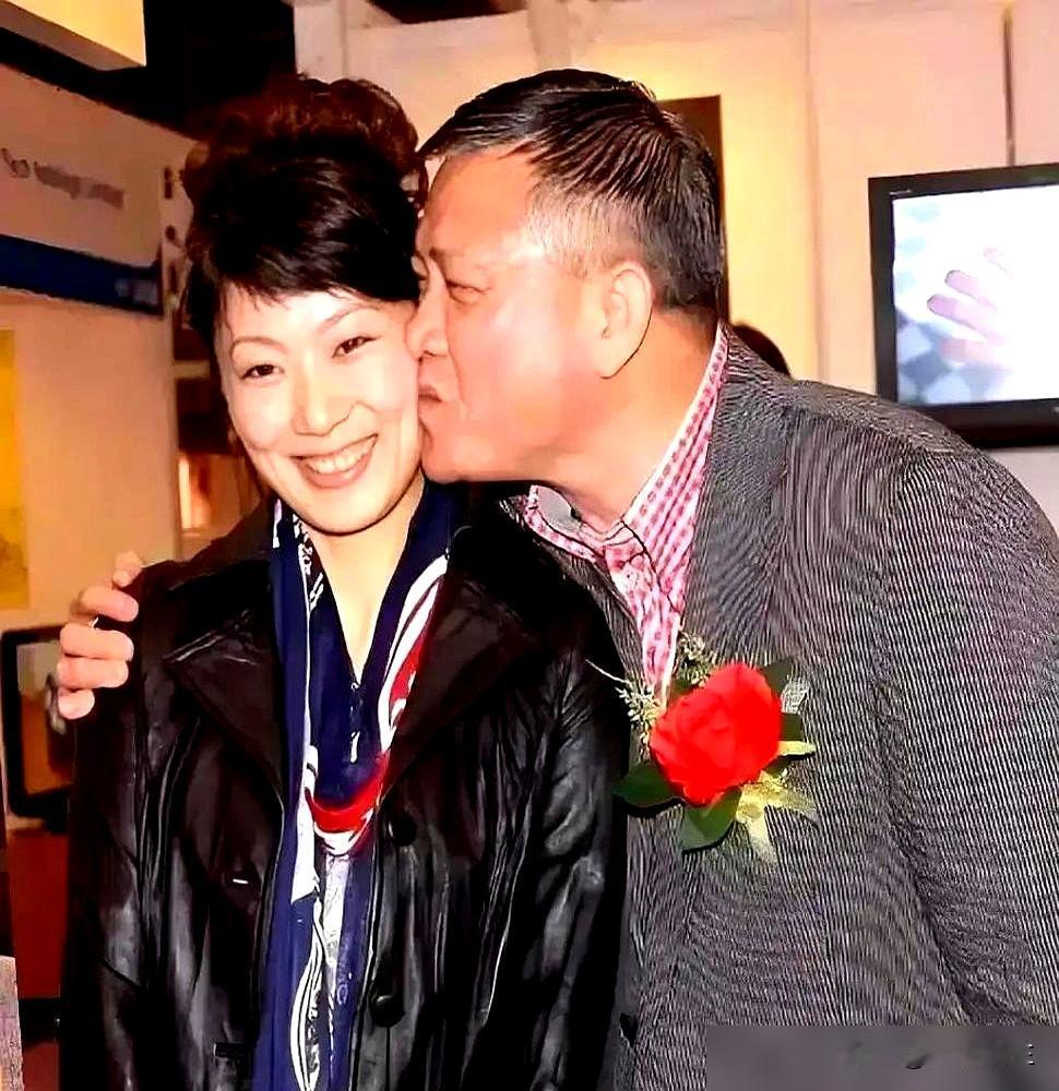 拿着三千月薪，也好意思骂万梓良晚节不保？67岁的他，带糖尿病跑商演。医生