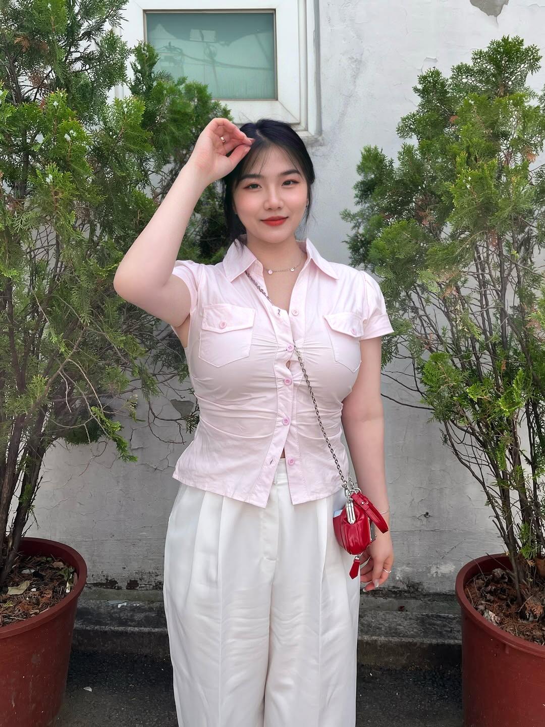 今天穿这件衣服有点短呀。