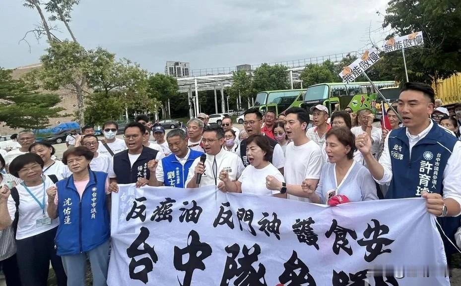 台中百余辆游览车北上屏东约300人参加凯道游行距离“725上凯道反毒油
